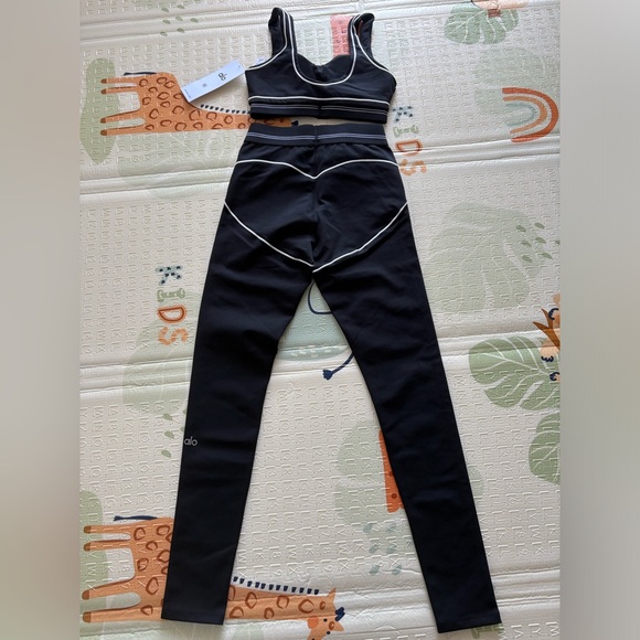 ALO Yoga Set Black - Picture 2 of 8